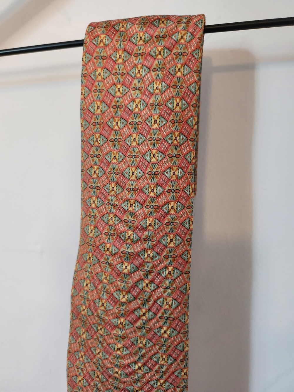 Designer Authetic Hermes 100% Silk Coral and Light Blue Geometric Silk Tie - Picture 9 of 11